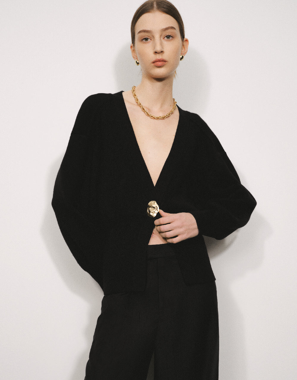 Urban Revivo Knitted Black Cardigan Long Sleeve V-Neck Sweater One Gold Leaf Button Size XL
